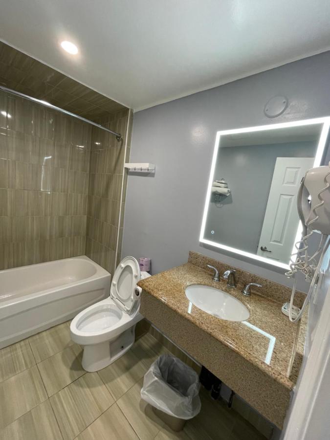 Royal Inn Burlington Bagian luar foto